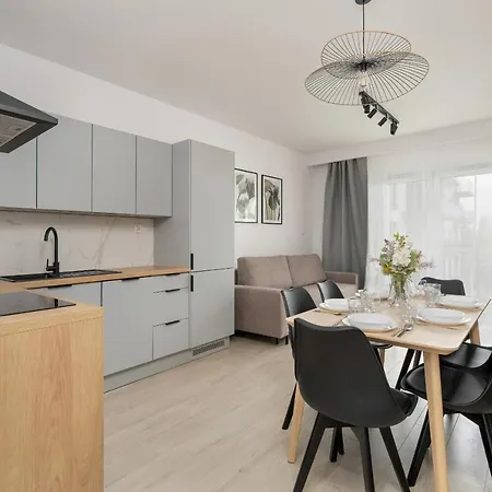 Apartment Tasteful Beige With Parking By Renters *