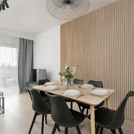 Tasteful Beige With Parking By Renters Apartment *