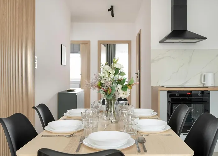 Tasteful Beige With Parking By Renters * 波兹南