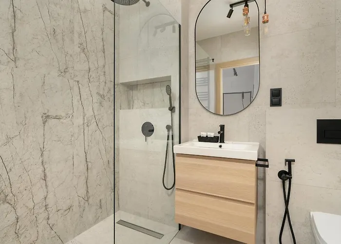 Tasteful Beige With Parking By Renters 公寓 波兹南