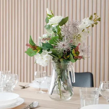 Apartment Tasteful Beige With Parking By Renters