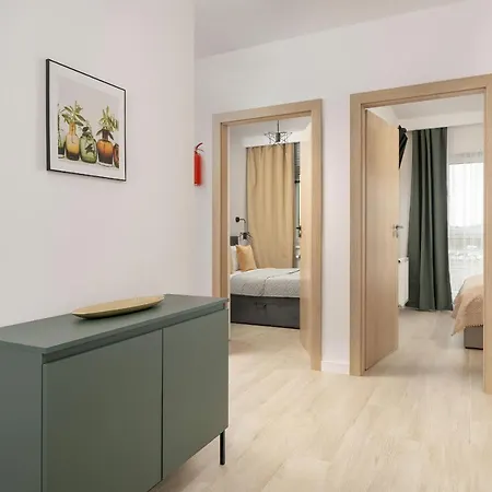 Tasteful Beige With Parking By Renters Apartment *