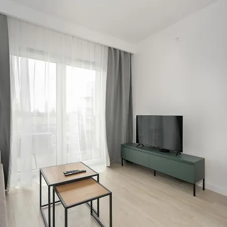Apartment Tasteful Beige With Parking By Renters Posen