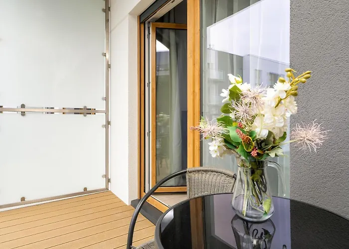 Tasteful Beige With Parking By Renters * 포즈난